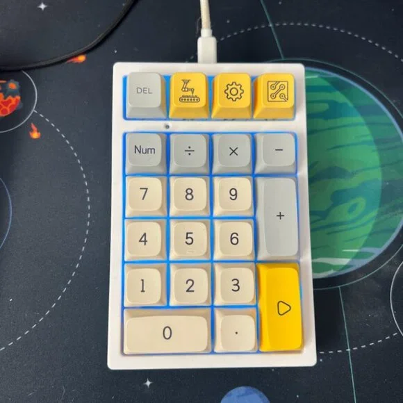 EPOMAKER TH80 Mechanical Keyboard Set with Matching Keypad - Picture 2 of 4